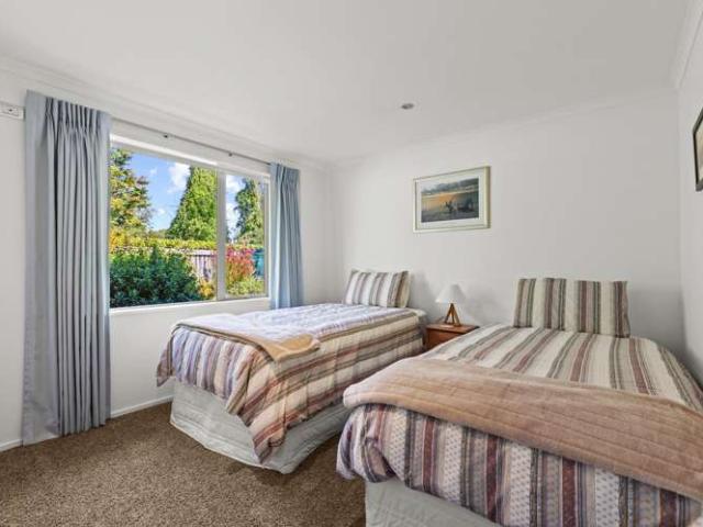 House for sale in Chaslands, Canterbury