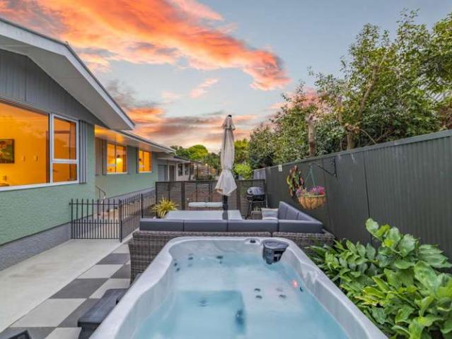 House for sale in Chaslands, Canterbury
