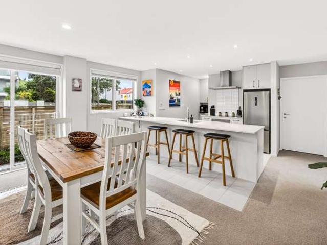 Townhouse for sale in Whangaparaoa