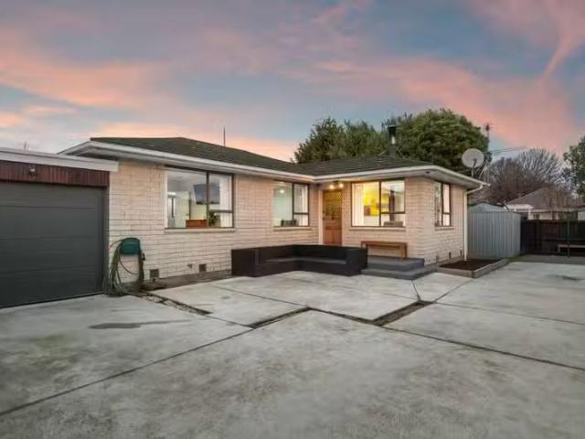 House for sale in Chaslands, Canterbury