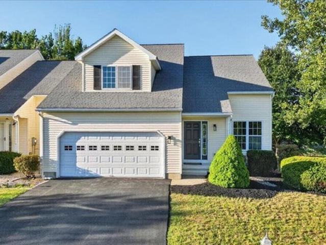 Townhouse for sale in Saratoga, New York