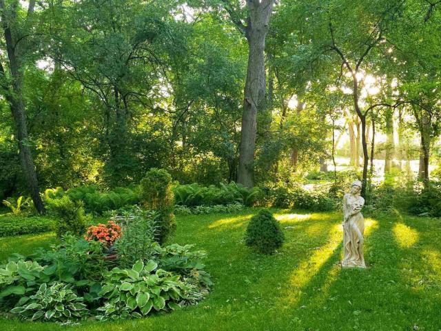 House for sale in Warrenville, Illinois