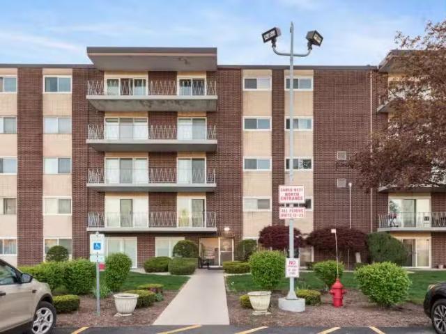 Condo for sale in Downers Grove