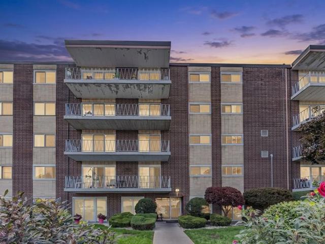 Condo for sale in Downers Grove, Illinois