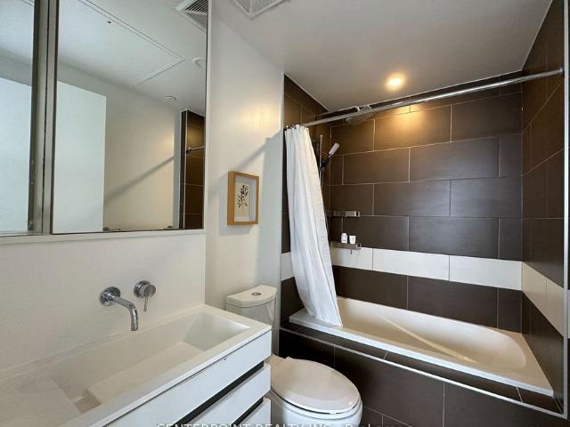 House for rent in Toronto Centre, Toronto