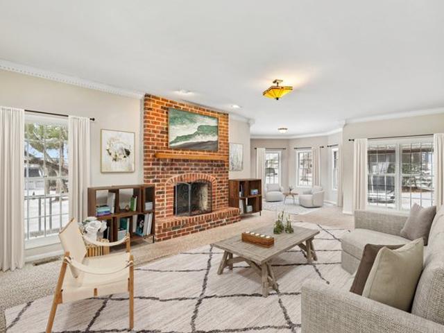 House for sale in Mchenry, Illinois