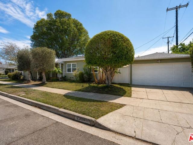 Property for rent in Canoga Park, California