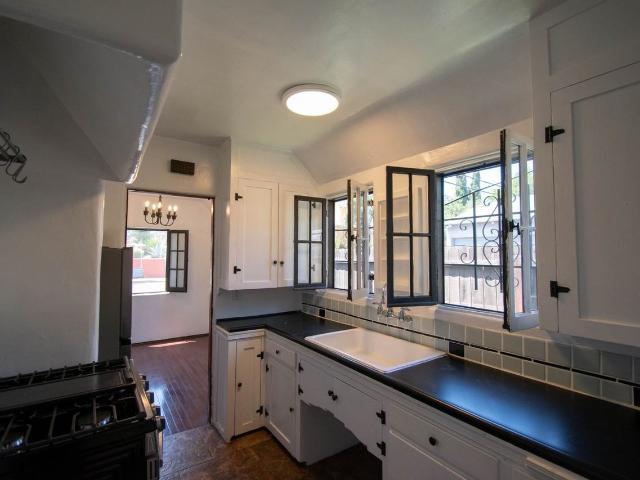 Apartment for rent in Canoga Park, California