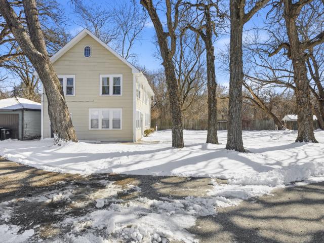 House for sale in Mchenry, Illinois
