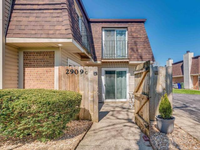 Condo for sale in Lexington
