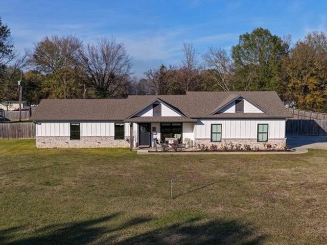 House for sale in Hooks, Texas