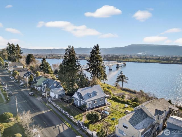 House for sale in Cathlamet, Washington