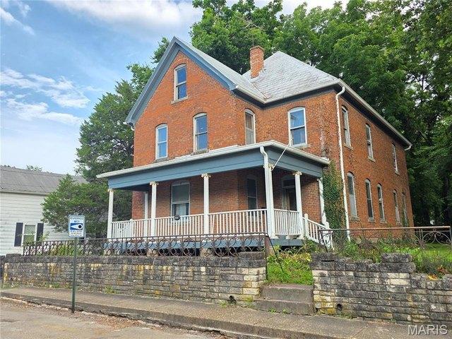 House for sale in Sainte Genevieve, Missouri