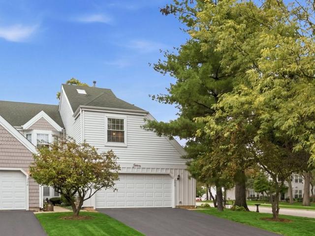 Townhouse for sale in Wauconda, Lake County