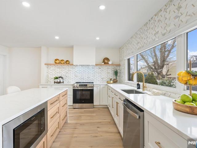 House for sale in Teaneck, New Jersey