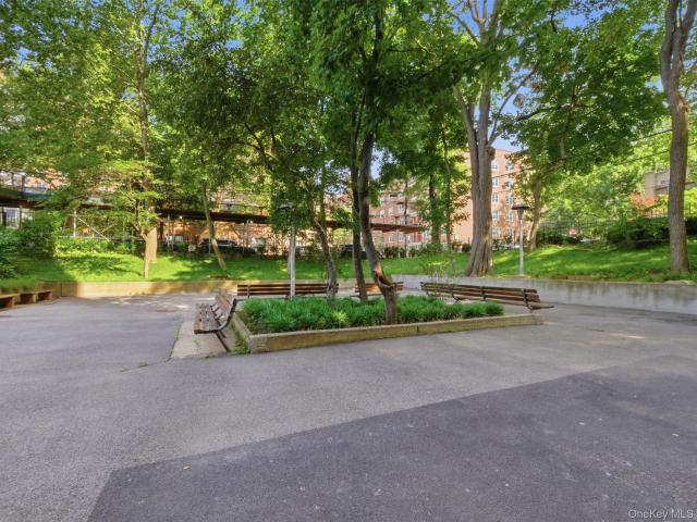 Property for sale in The Bronx, Arverne
