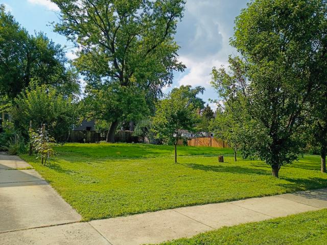Farm for sale in Des Plaines, Illinois