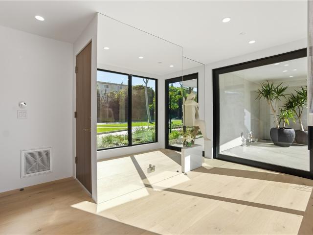 Condo for sale in Corona Del Mar, California