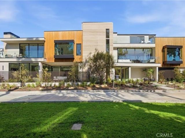 Condo for sale in Corona Del Mar, California