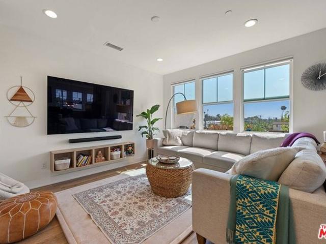 Condo for sale in Canoga Park, California