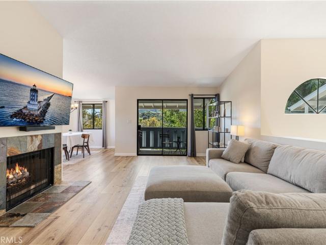 Townhouse for sale in Agoura Hills, Los Angeles County