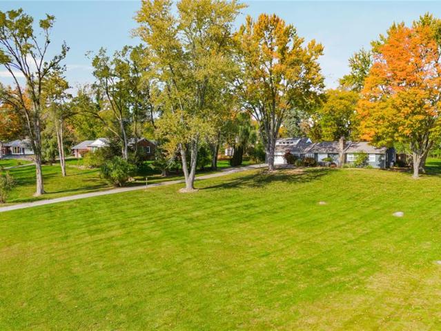 House for sale in Wood Creek Farms, Farmington Hills