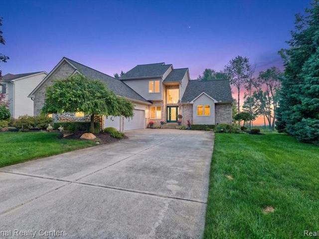House for sale in Highland, Highland Township
