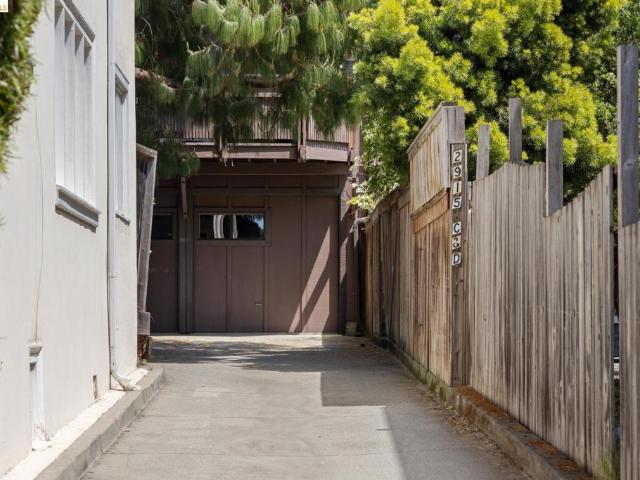 Condo for sale in Berkeley, California