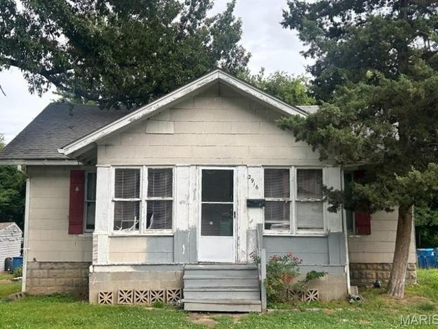 House for sale in Alton, Illinois
