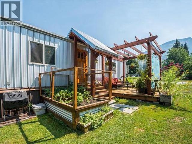 House for sale in Blewett, British Columbia