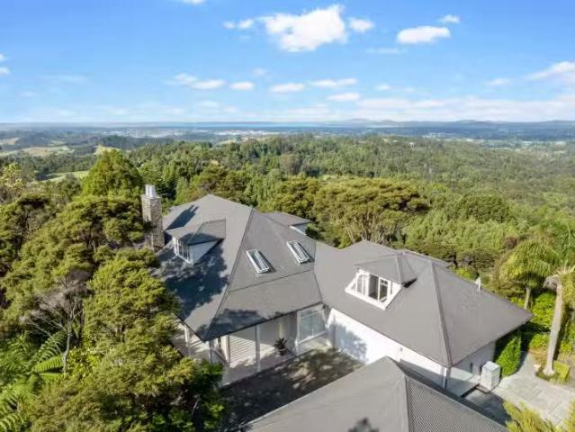 House for sale in Oratia