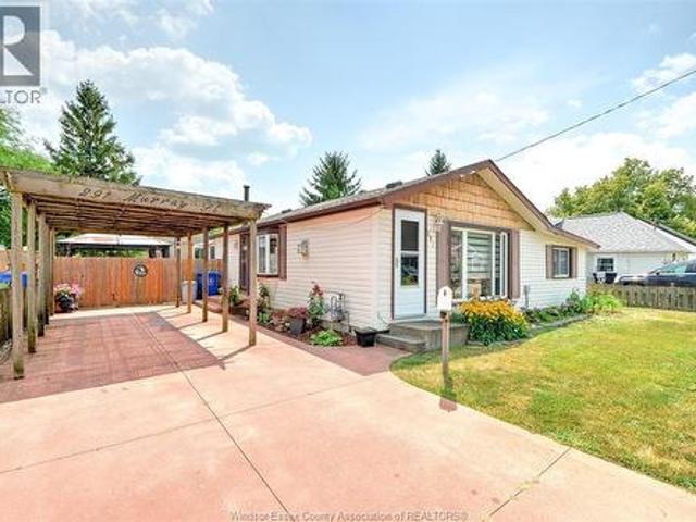 House for sale in Amherstburg, Ontario