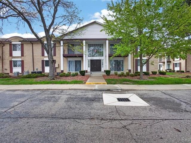 Condo for sale in Warren, Michigan