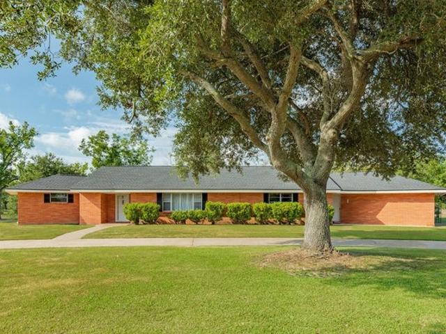 House for sale in Danbury, Texas