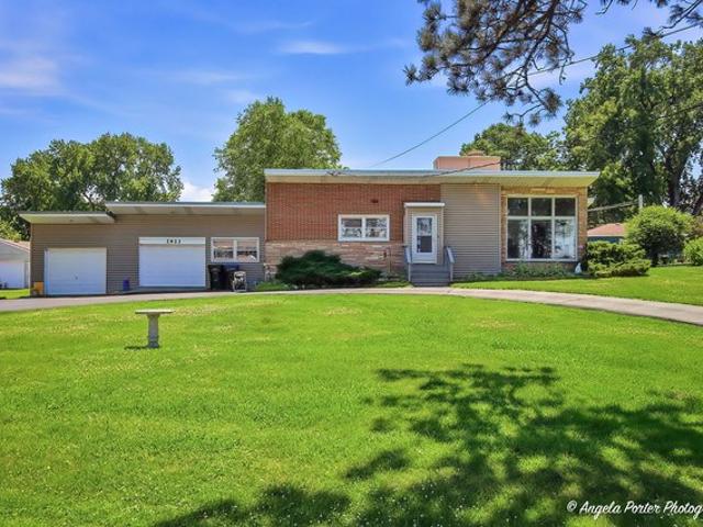 House for sale in Mchenry, Illinois