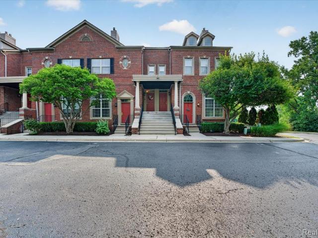 Condo for sale in Commerce Township, Michigan