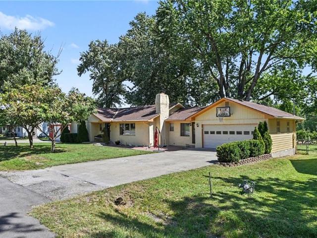 House for sale in Basehor, Leavenworth County