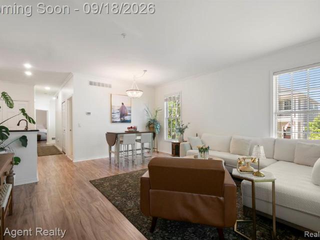 Condo for sale in Forester Square, Auburn Hills