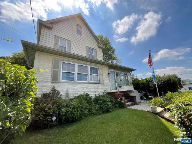 House for sale in Lyndhurst, New Jersey