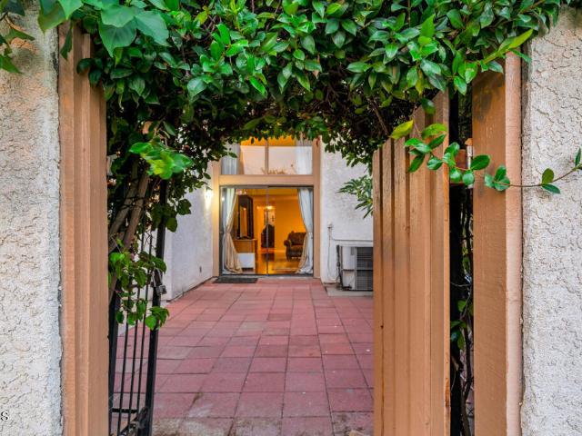 Townhouse for sale in Thousand Oaks, Ventura County