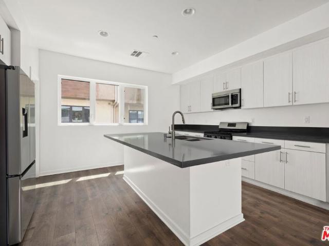 Condo for sale in Canoga Park, California