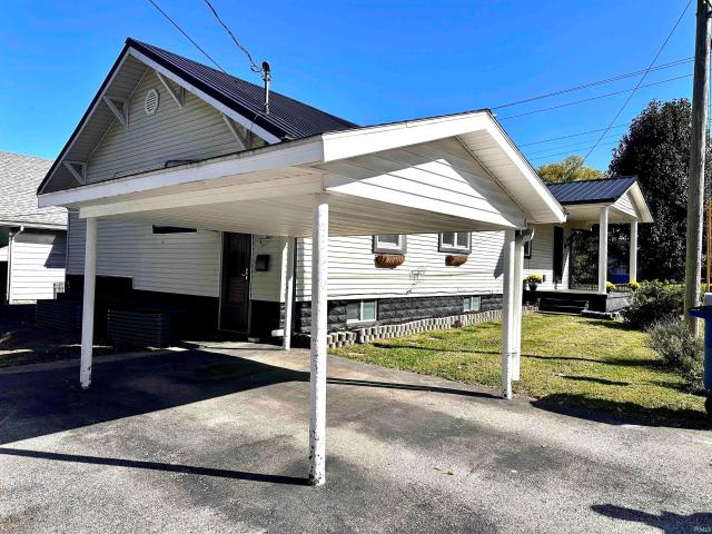 House for sale in Bedford, Indiana