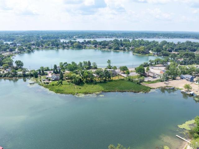 House for sale in Waterford, Michigan