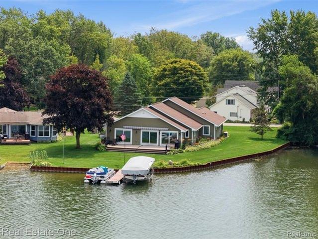 House for sale in Hamburg, Michigan