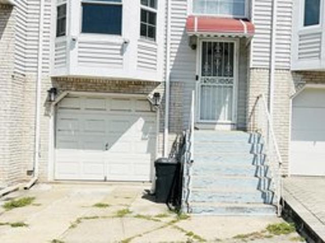 Townhouse for sale in Arverne, New York