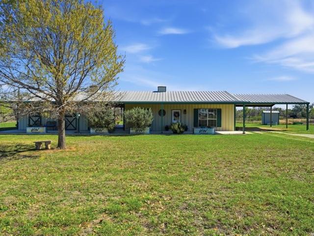 House for sale in Kingsbury, Texas