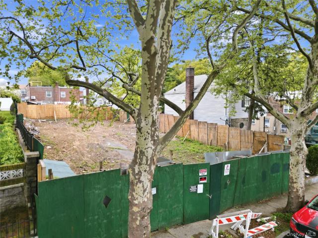 Land for sale in The Bronx, Arverne