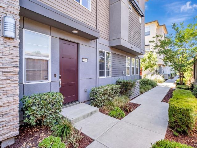 Townhouse for sale in Hayward
