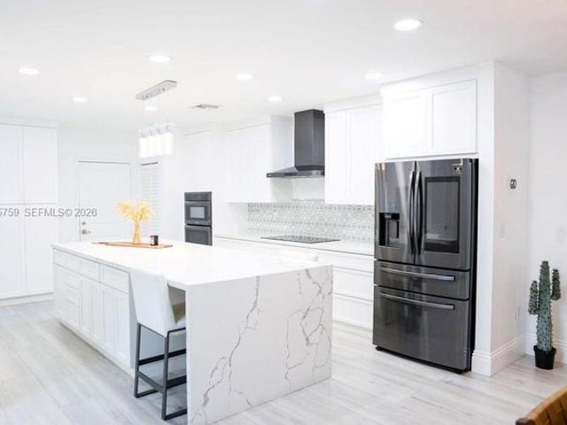 Townhouse for sale in Dania, Florida