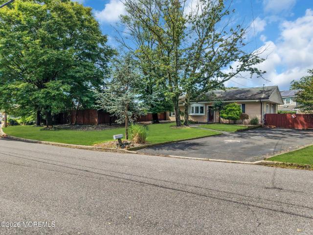 House for sale in Lake Riviera, Brick Township